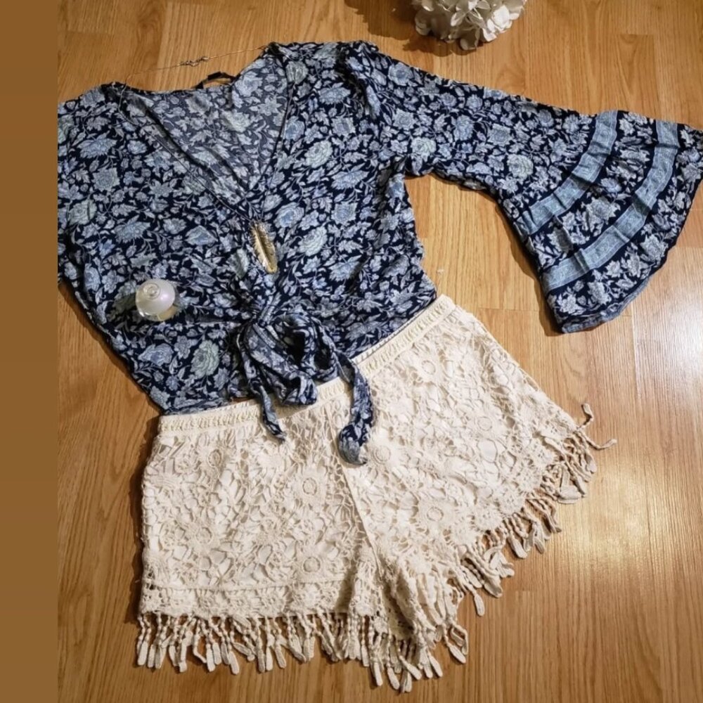 Adorable crochet bohemian shorts.